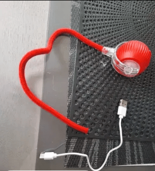 Pelota inteligente con cola para gato - Blancospace